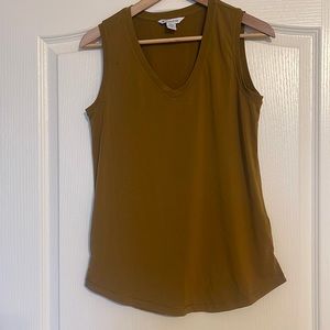 Athleta Essential V neck tank in mustard yellow , Sz small . Like New!